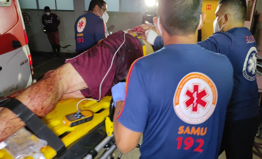 Criminosos atiraram 10 vezes contra dupla que bebia em distribuidora no Santa Inês